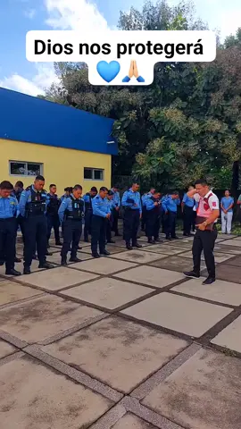 🚔💙👮👮🏻‍♂️Dios cuida de todos #policianacionaldehonduras🇭🇳👮 #policeofficer #comandotigre🦁🔥🐍 #honduras🇭🇳 #mujerpolicia👮‍♀️🚔💙 #palabradedios #recuerdosinolvidables #DNFE #policihonduereña #comayagua 