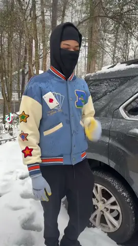 The kids playing on the snow ❄️ 