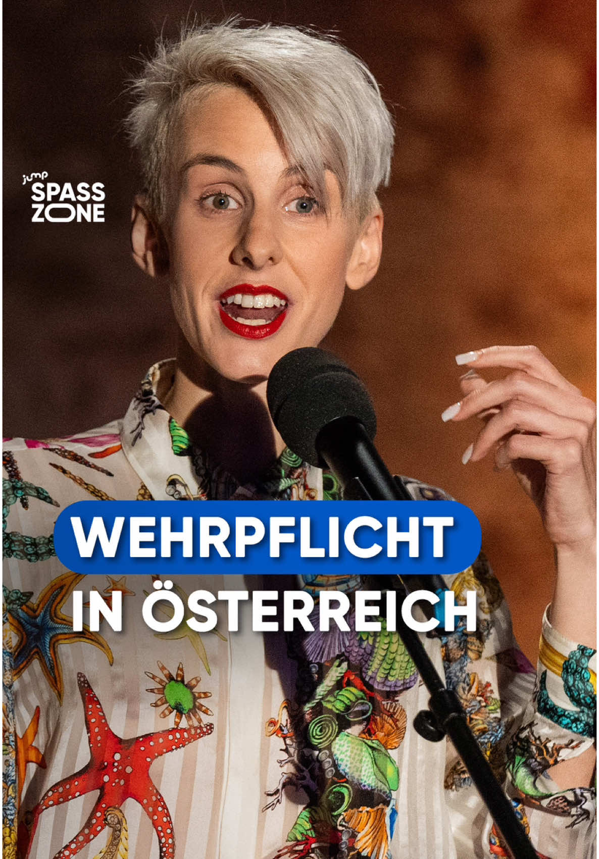 Hoffnungsschimmer in Sachen #Österreich: Niemand ist tauglich fürs Militär. Das weiß man dort dank der #Wehrpflicht. Lisa Eckhart bei #OlafsKlub / Folge 54.    Alle Klubse gibts in der @ARD Mediathek Der Link liegt in der Bio.    #comedy #militär #bundeswehr #ARDMediathek #mdrjump #mdrspasszone #komischerhumor