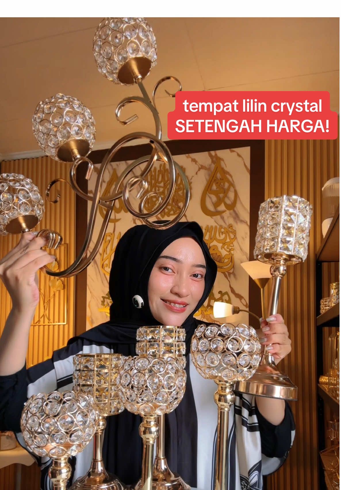 Mom, tempat lilin plastik di meja makan tuh udah nggak zaman! Ganti ke tempat lilin kristal yang lebih estetik ini. Klik checkout sekarang biar nggak nyesel nanti!” #tempatlilincrystal #candleholder #hiasancrystal #pajangankristal #yearendsale #wibgajian #GebyarbelanjaDesember #cuantanpabatas 