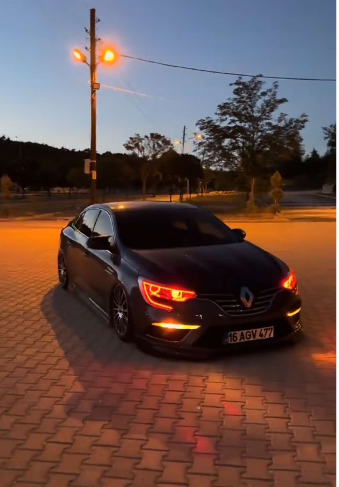 Loading 🦾 #keşfet #keşfetteyizzz #harmancık #megane #megane4 #maybach #bursa #modifiye 