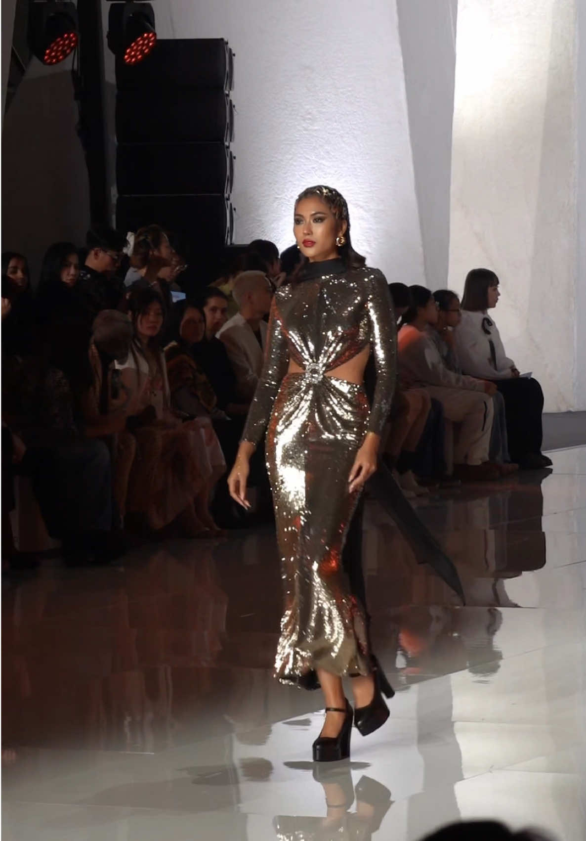 Proudly taking my first steps on the runway at Harbin Fashion Week 🥹🫶🏻 #MissCosmo #KetutPermataJuliastrid #HarbinFashionWeek 