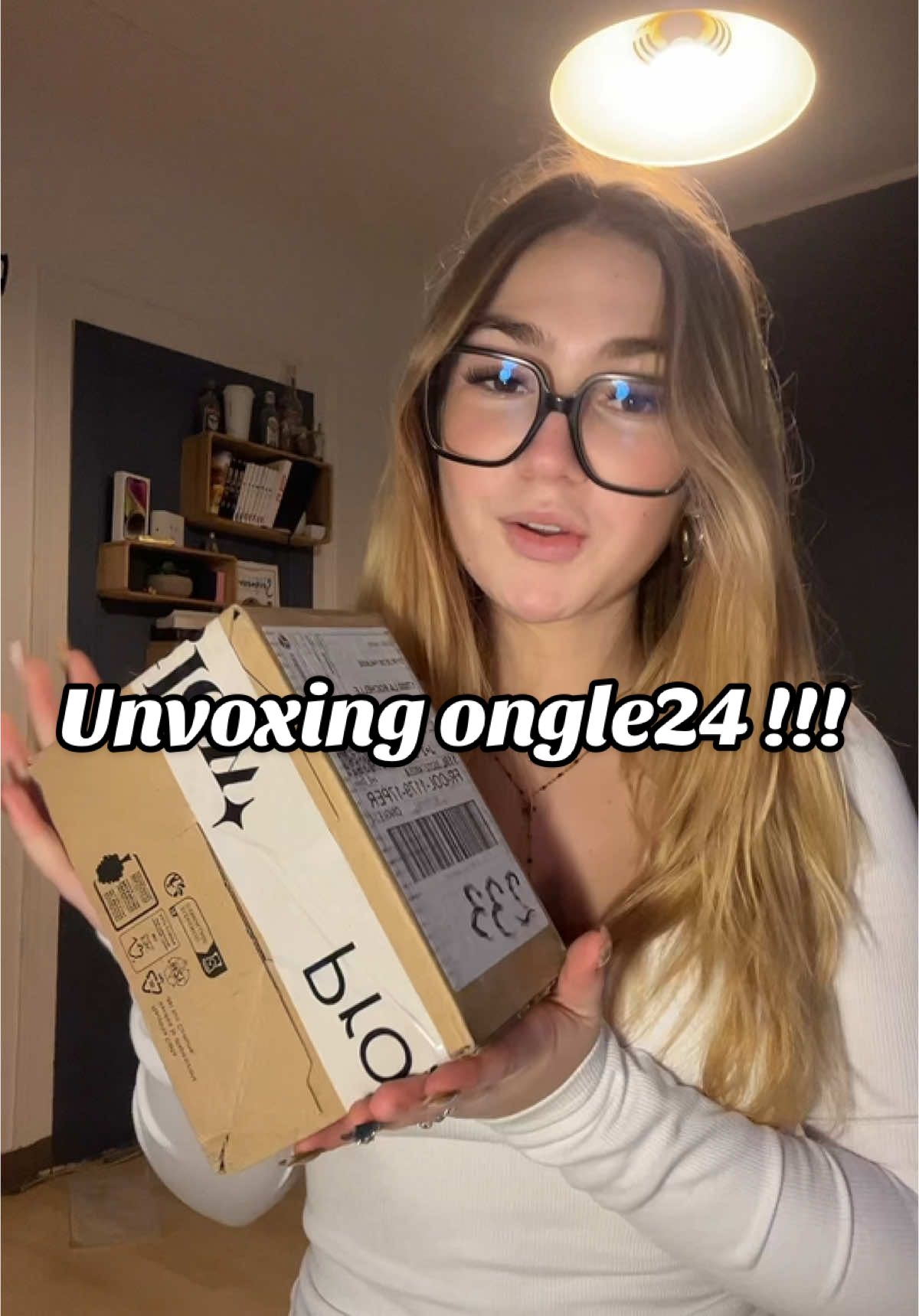 #unboxing #ongle24 Merci beaucoup à eux pour ce joli cadeau !! 😘@Ongle24Officiel 