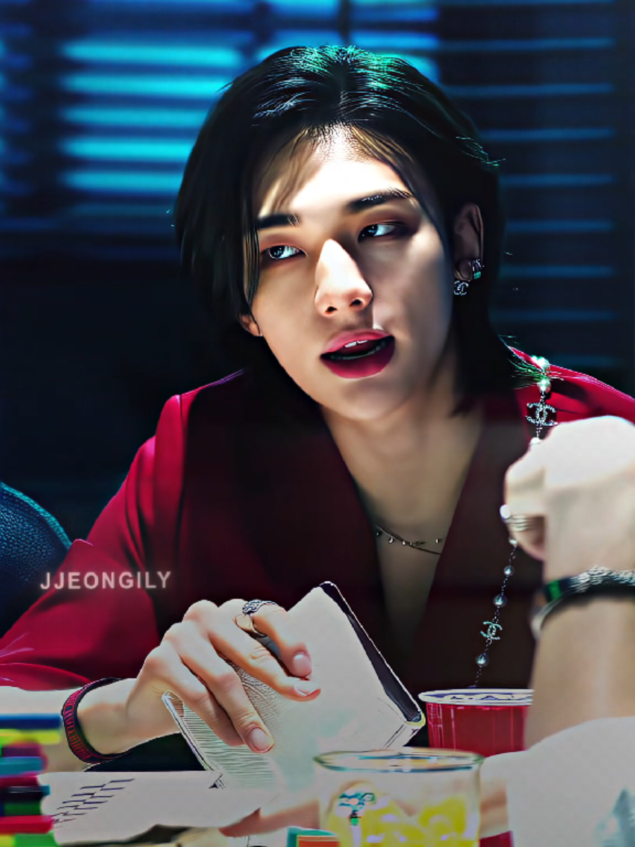 Hyunjin is bias wrecking me #hyunjin #straykids #skz #hwanghyunjin #hyunjinedit #kpop #edit #jjeongily #fyp  dt @ilovefelix @ꨄ︎ ryan @R 🎧ྀི @loos⭑合 @Yeosul @hyune 合 @LYNN @ℭ𝔢𝔠𝔢 ★ 