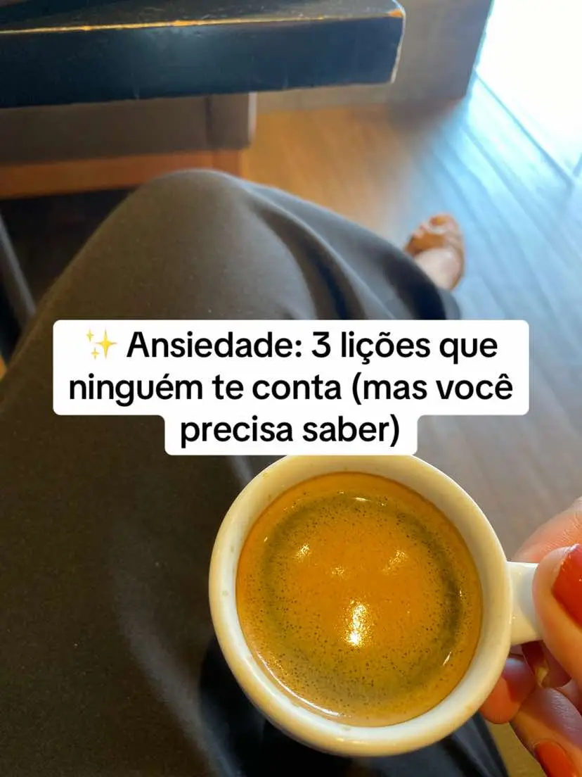 Você já parou para pensar que a ansiedade pode ser um sinal de algo mais profundo? Muitas vezes, ela surge para te alertar sobre o que está fora do lugar na sua vida. ⚡ Evitar a ansiedade só a torna mais forte. 🌱 Ela carrega mensagens importantes para o seu crescimento. 💡 E o segredo está em aprender a ouvi-la, não a lutar contra ela. #ansiedade #saudemental #paravoce #psicologia 