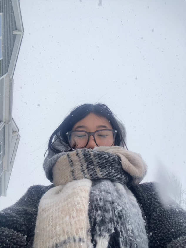 My 1st snowfall experience #fyp #snowfall #wintervibes 