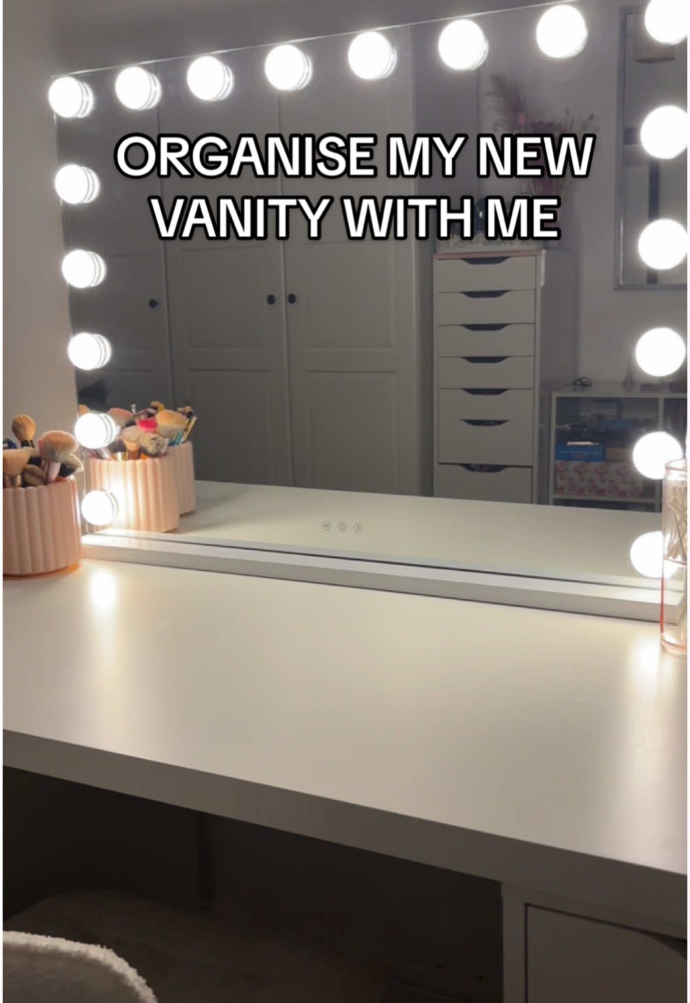 so satisfying #vanitymirror #vanityorganization #makeuporganization #meganodoch