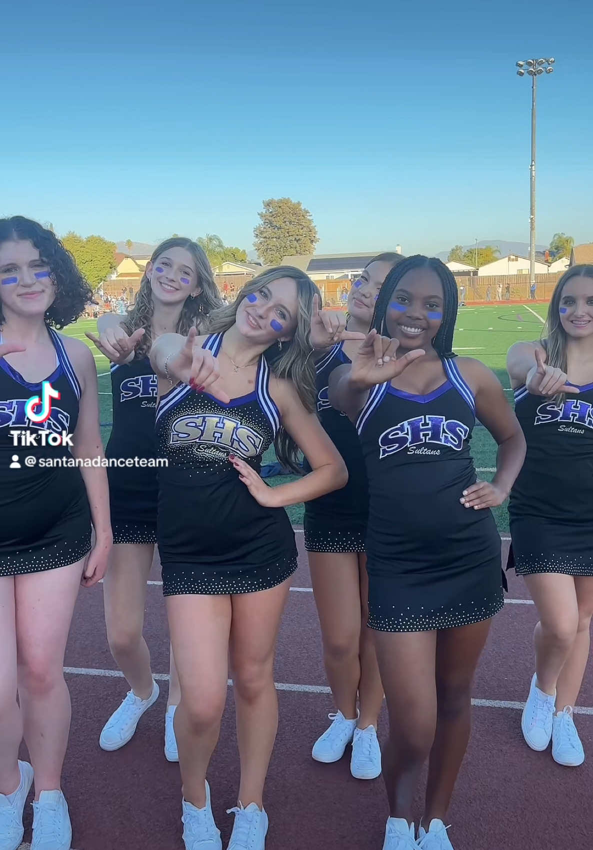 Closing out sideline and moving into comp szn! Catch us this weekend at Westlake High School🫶🏻  #dance #danceteam #highschooldance #sandiego #diva #foryou #foryoupage #trending #foryou #foryoupage #fy #fyppppppppppppppppppppppp #fnl #fridaynightlights #california #santana 