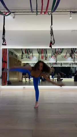 come dance with us #fdvsculptmethod #Fitness #workout #winterarc #movewithus #bodypositivity 