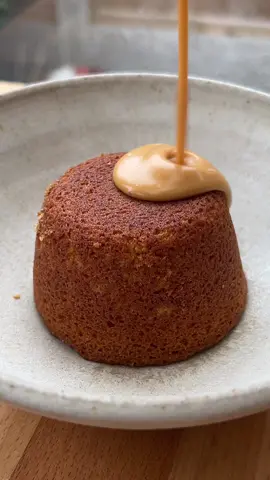 What’s your dream winter dessert? This might be my new favourite, it’s a hot malt and brown butter sponge served with caramel custard and milk chocolate sauce! Recipe on my newsletter #easydessert #malt #caramel #cosy #custard #creatorsearchinsights 