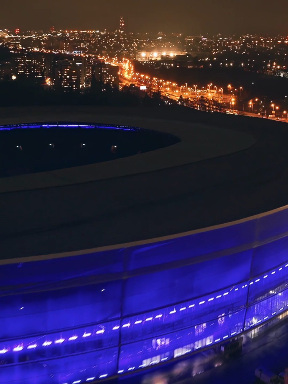 Dzisiaj Tarczyński Arena Wrocław tak wygląda. 💙 #tarczynskiarena #wroclaw  #stadion #nightview #citylife #dronevideo 