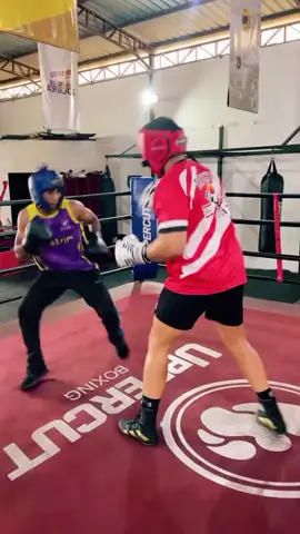 En la Oficina con Julio 🥊💥  @Julio Chang  y este sr. Tema de  @Waldokinc El Troyano  #waldokinceltroyano  #viral_video  #deporte  #paratiiiiiiiiiiiiiiiiiiiiiiiiiiiiiii  #fyp  #samborondon  #guayaquil  #ecuador  #box  #boxing  #boxeo  #UFC  #mma  #kickboxing  #saludmental 