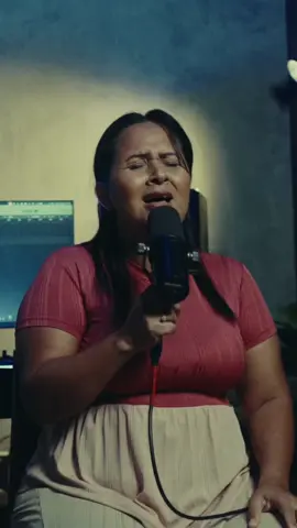 “Há louvores que tocam a alma, mas esse em especial marcou a minha história e a de muitas pessoas que me acompanham. Por isso, regravei o cover completo, que já está disponível no meu canal no YouTube.  #louvor #jesus 