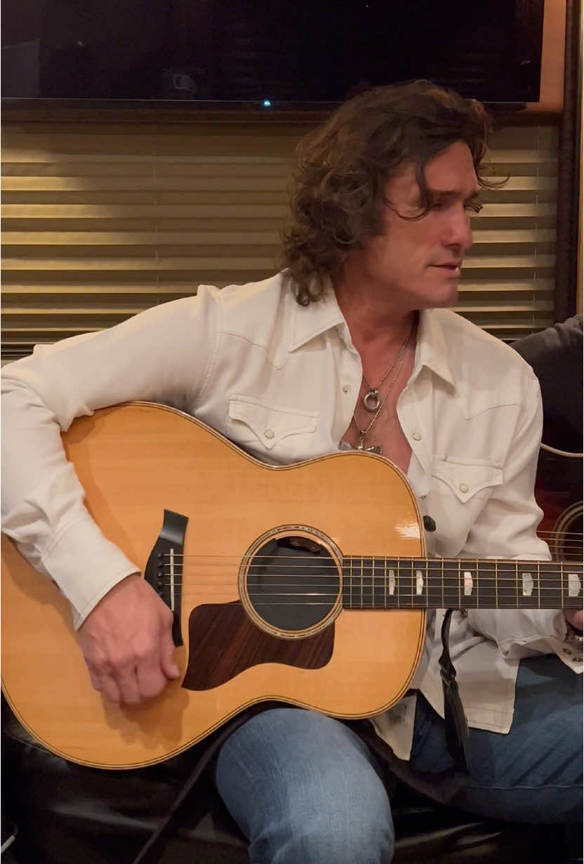 “Helpless in A Honky Tonk” acoustic!! From the new album “Honky Tonks and Country Songs” #honkytonksandcountrysongs #countrymusic #newmusic 