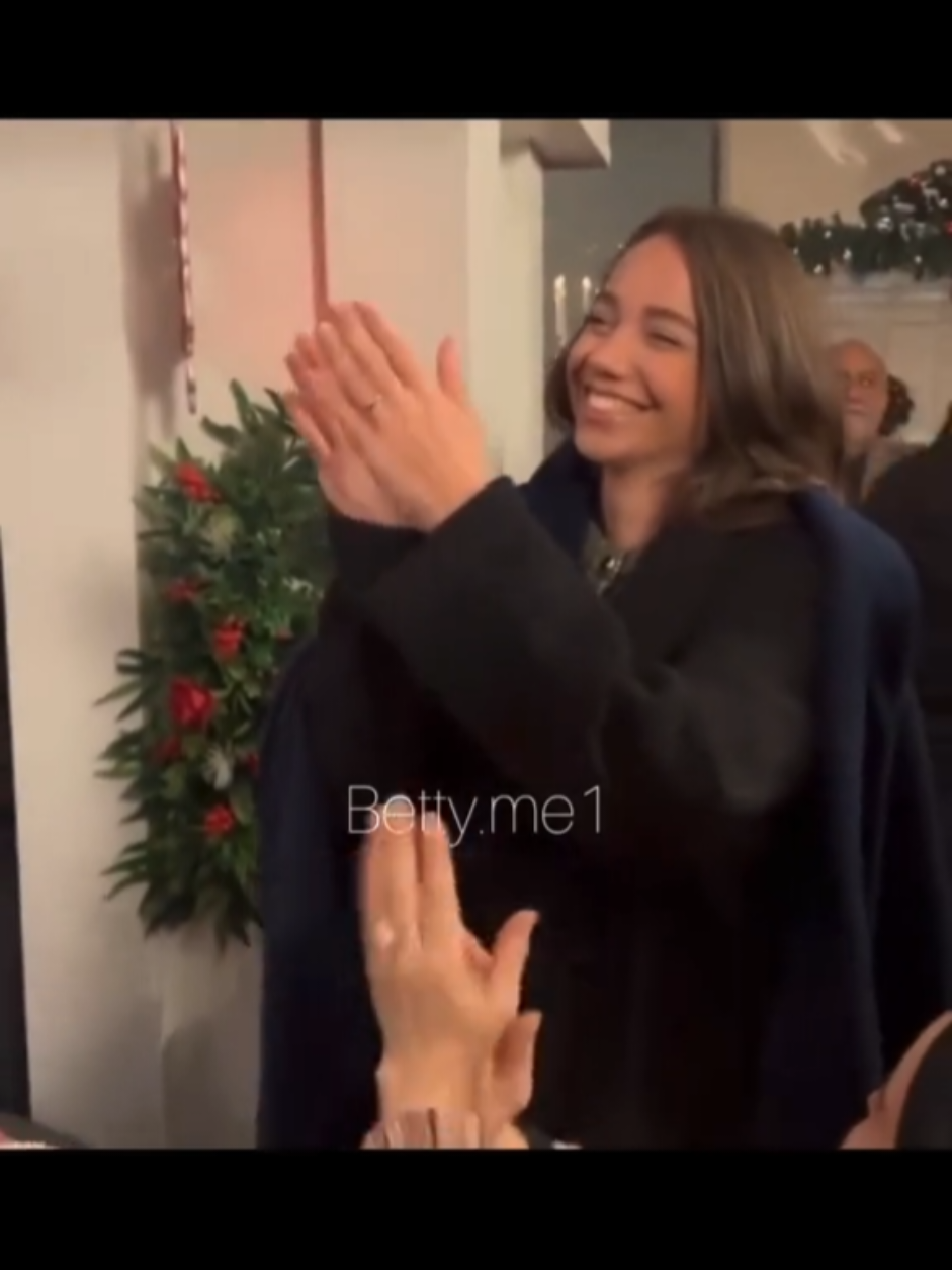 🥰🥰 الكل بحبها في الكواليس #اكسبلور #foryou #شراب_التوت_البري 