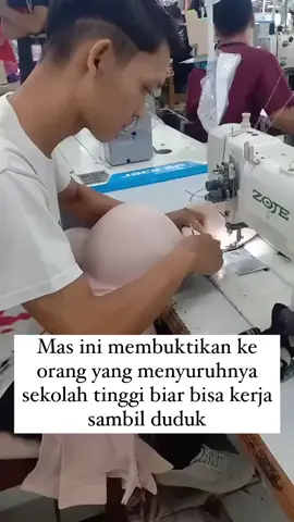 bisa membuktikan kerja sambil duduk #fyp #viral #kerja #laki #garmen #pabrik 