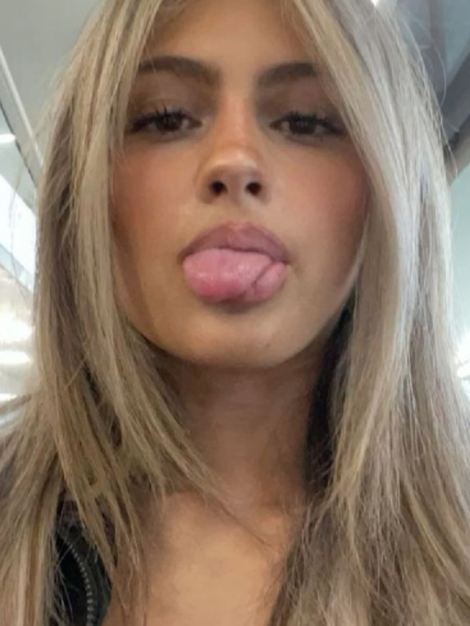 #latinas #blondehair #hair #blonde #latin #girl #girls #fyp #explore #viral #foryoupage #foryou #viral #vibes #aesthetic #models #inspo #inspiration #bleach #highlights #moneypeace #jessicaalbahair #jessicaalba #moneypiece 