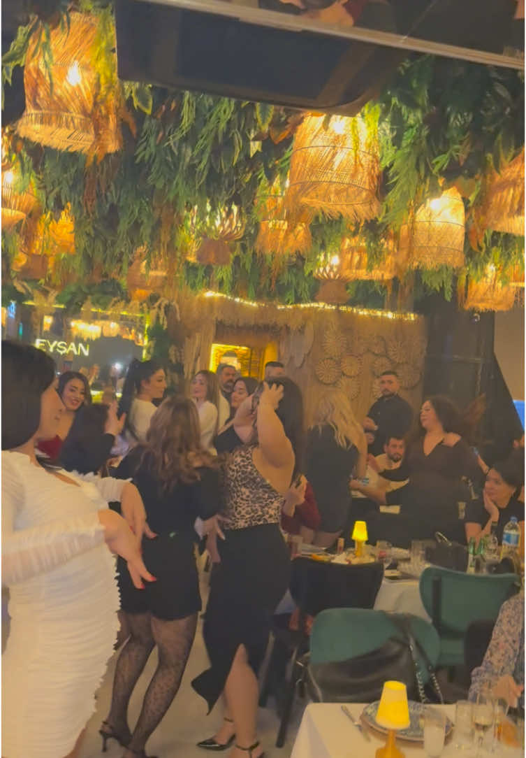 🥂 Eyşan İstanbul , Yeni Nesil Eğlence 💃 Haftanın 7 Günü  🎧 19:30 - 01:30 saatleri arası eğlence  ☎️ Bilgi ve Rezervasyon: 0 (531) 930 86 81  📍İstanbul / Beşiktaş-Fulya