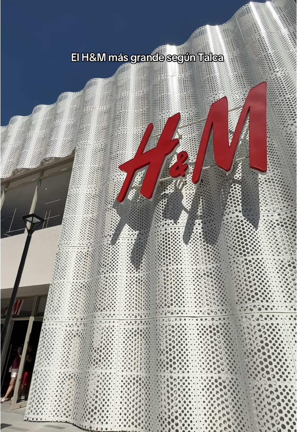 Gigante pero sin tanta variedad en hombre 🧍🏼‍♂️ #hm #chile #paratiiiiiiiiiiiiiiiiiiiiiiiiiiiiiii #fyp #mallplazavespucio #mod 