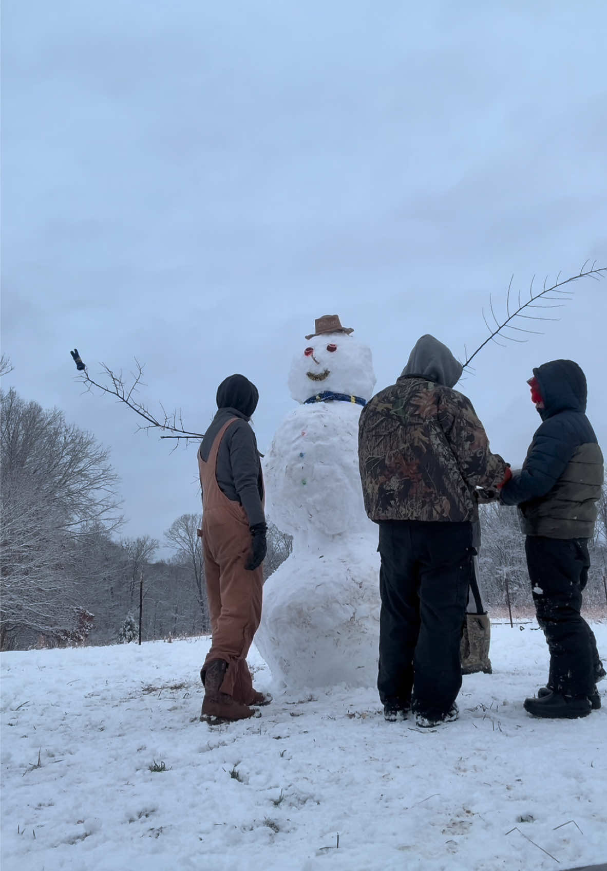 I think we both thought we were making the butt #snowman #giantsnowman #tennessee #snowday #firstsnow #familysnowday #snowmanchallenge #january #frostythesnowman 