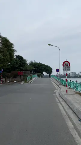 Có người đi cùng là một niềm hạnh phúc, Nhưng có thể tự mình bước đi cũng là một sự tự do!