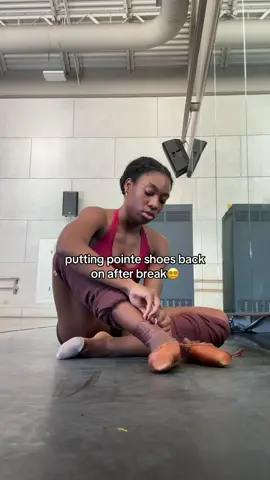 first week back vibes😍😀 #ballet #pointeshoes #blackballerina 