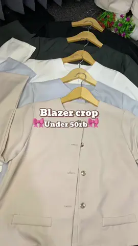 Ulun uluh 🤗 ada blazer harganya cuma 50rban lohh 🤪 yuk di cekout jangan nunggu harga naik ya say buruan 😘😘#blazercrop #oropants #LIVEhighlights #semuaorang 