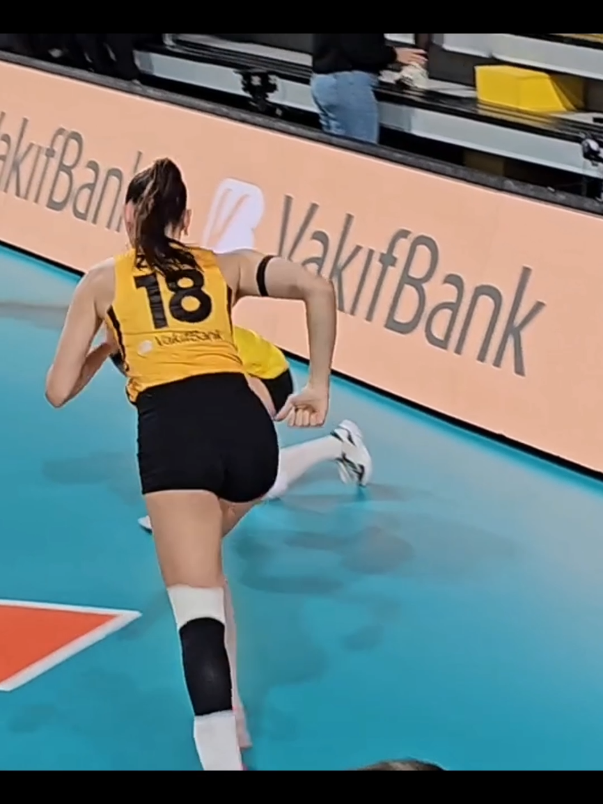 #zehragunes #zehragunes18 #zehragüneş #volleyballturkey #volleyballworld #volleyballgirls #prettygirl #zehra #beauty 
