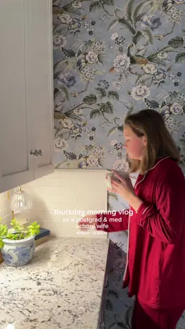 Happy Friday!! This is from yesterday, we got a little snow (that melted in two hours) and my neighbor put a sweet note on my car telling me how to drive carefully. Caleb & I made friends with our neighbor when we first moved here & exchange baked goods or trinkets back and forth- yesterday morning he left the note🫶🏼  #postgrad #wife #medschoolwife #Lifestyle #vlogs #dayinthelife #marriedyoung #20something #morningroutine #morningvlog 