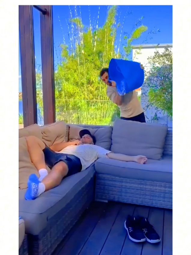 How To MESS WITH YOUR MATES FACE!! 😂😂 #creatorsearchinsights #funny #Pranks #prank #usa🇺🇸 