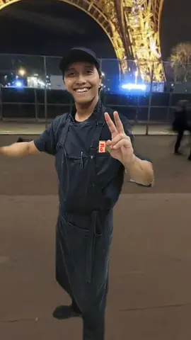 jalan jalan ke Paris wkwkw