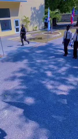 #viral_video #policenationaledhaïti #haitiennetiktok🇭🇹🇭🇹🇭🇹🇭🇹😍😍😍😍 