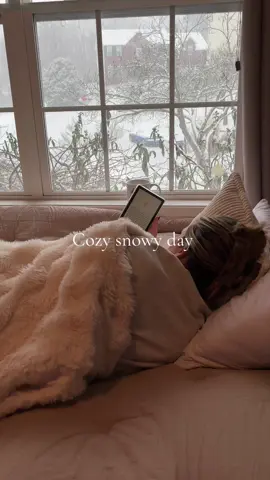 When I tell you this blanket has changed my life.. i literally bring it around with me to every room in the house. It is SO soft and cozy!!!  #newyearnewaura #valentinesdaygift #blanket 