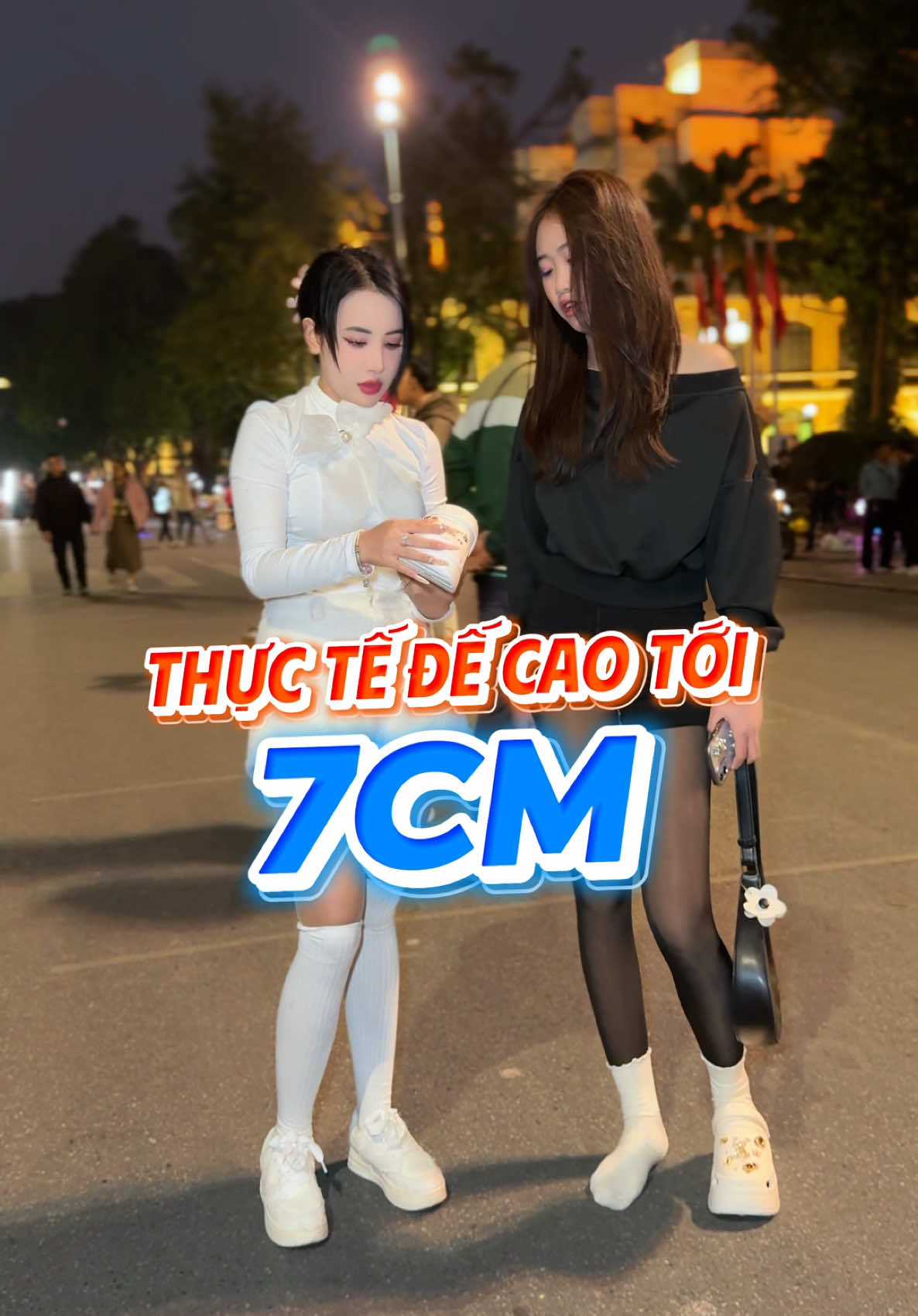 Dép cros đế cao 7cm gắn charm lấp lánh cho chị em chơi Tết 2025 #emthuythuy #depsuc #cross #depcross #depgancharm #depcross #xuhuong #thoitrang @Nguyễn Thảo 🐰 