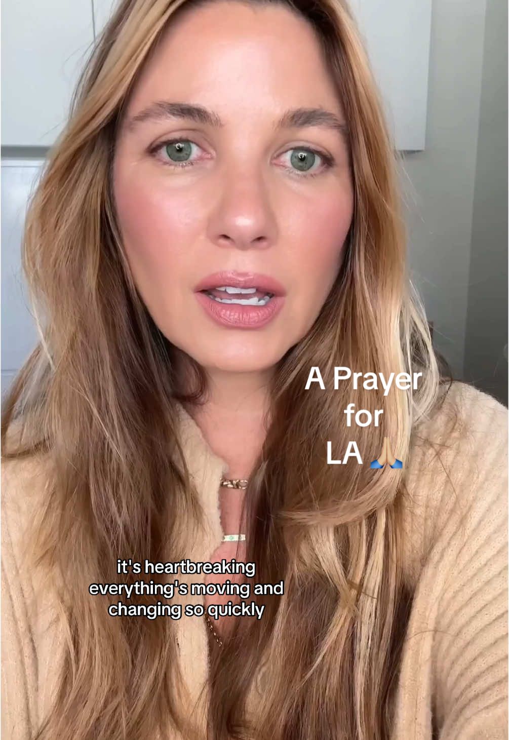 I filmed this at the very beginnng of this heartbreaking devastation in LA this week and we still need all the prayers we can get. Please join me 🙏🏼 #lafires #aprayerforla 