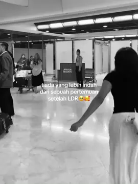 finally setelah penantian panjang🥹🥹 siapa disini yg lagi LDR juga sama pasangannya? #ldr #ldrstory #longdistancerelationship #couplegoals #Relationship #lovelanguage #Love #hug #fyp #foryoupage 