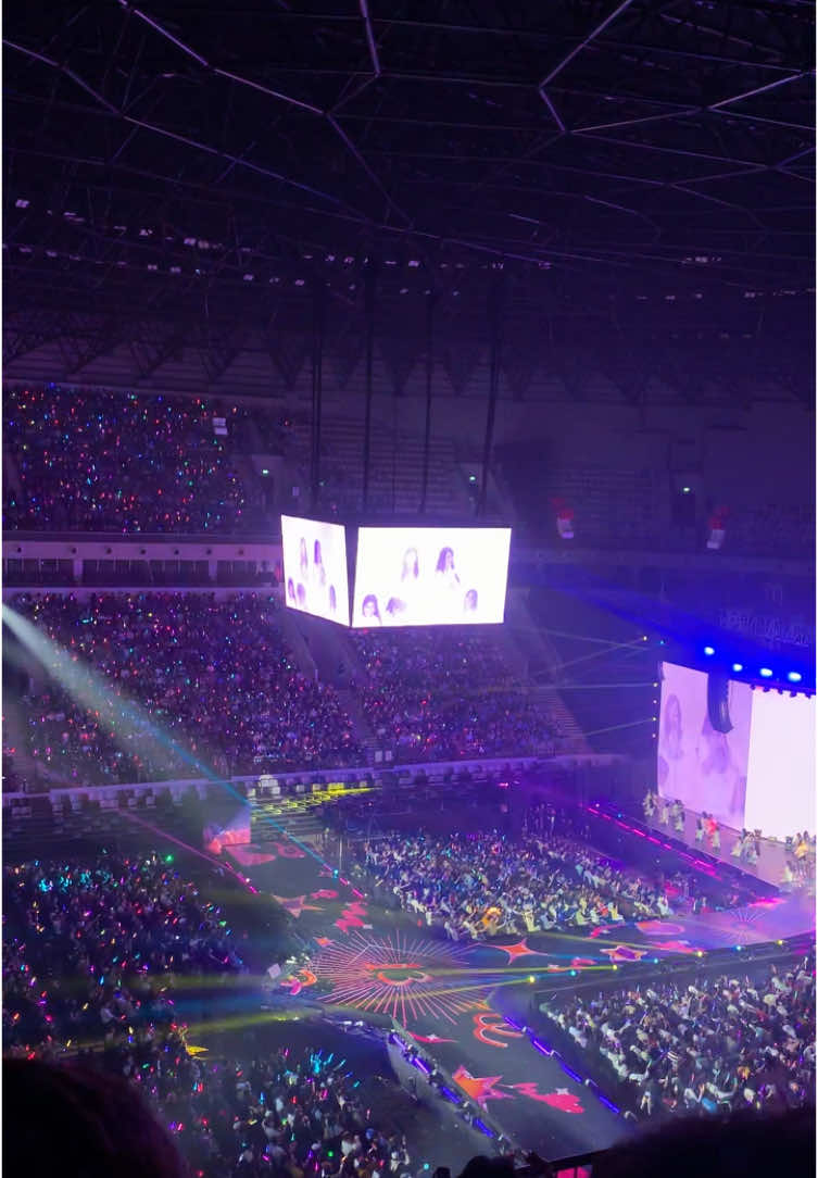 Mengeluarkan isi galeri 🙏🏻 Hebirote di #jkt4813thanniversaryconcert  #jkt48wonderland  @JKT48 