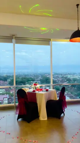 Romantic Dinner Only 450.000,- / Couple 💐 #hotelpadang #dinner #padang #sumbar #xyzbca #ibispadang 