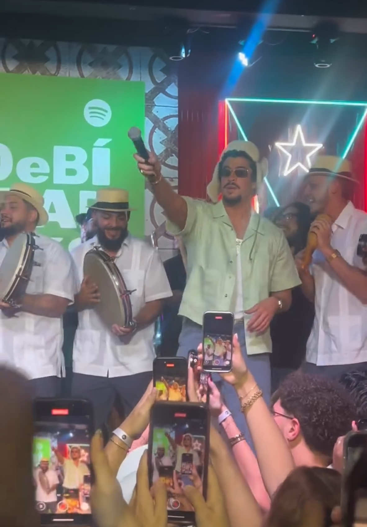 @Bad Bunny interpretando “DtMF” en La Respuesta, Santurce Puerto Rico. 🥁 🪇❤️‍🔥🇵🇷 #badbunny #spotify #dtmf #puertorico #jlpromotionspr #fyp #paratii 