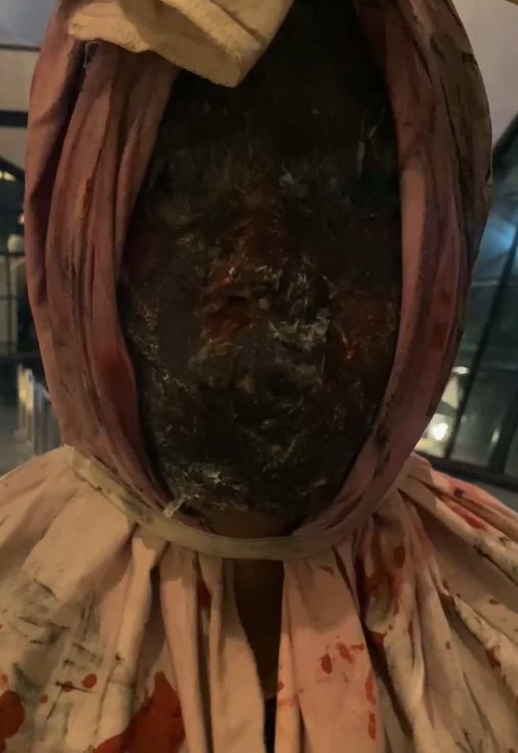 Serem! Bapak mulai menampakkan dirinya. Artinya kalian harus nonton film Almarhum sekarang juga! Film Almarhum SEDANG TAYANG di bioskop! #filmalmarhum #pocong #horor #filmhoror #filmindonesia #rekomendasifilm #tiktoktainment #fypシ゚ #4u 