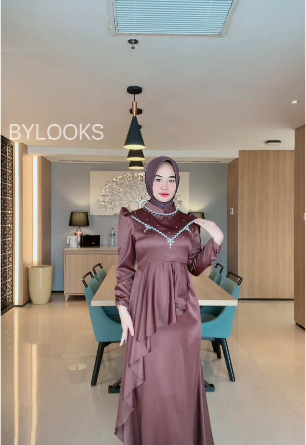 Rich brown #bajukondangan #kondangancheck #kondanganoutfit #ideoutfit #inspooutfit #bridesmaids #dresskondangan #OOTD 