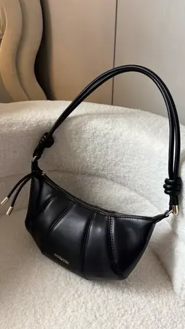 lovin’ my new dumpling bag from @MOSSDOOM.PH ✨ #bag #bagrecommendation #womensbag #dumplingbag #bagtiktok #fyp #foryou #mossdoombag #mossdoom 