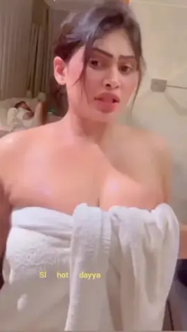 සුදු  වෙන්න  ක්‍රිම් ගාන  පියුමි  😘😘😘  #piumihansamali #piumihansamali👑 #piumihansamali_official #piumihansamali🙏🤘 #piumiskin #slhotdayya #slhotdayya_tiktok 