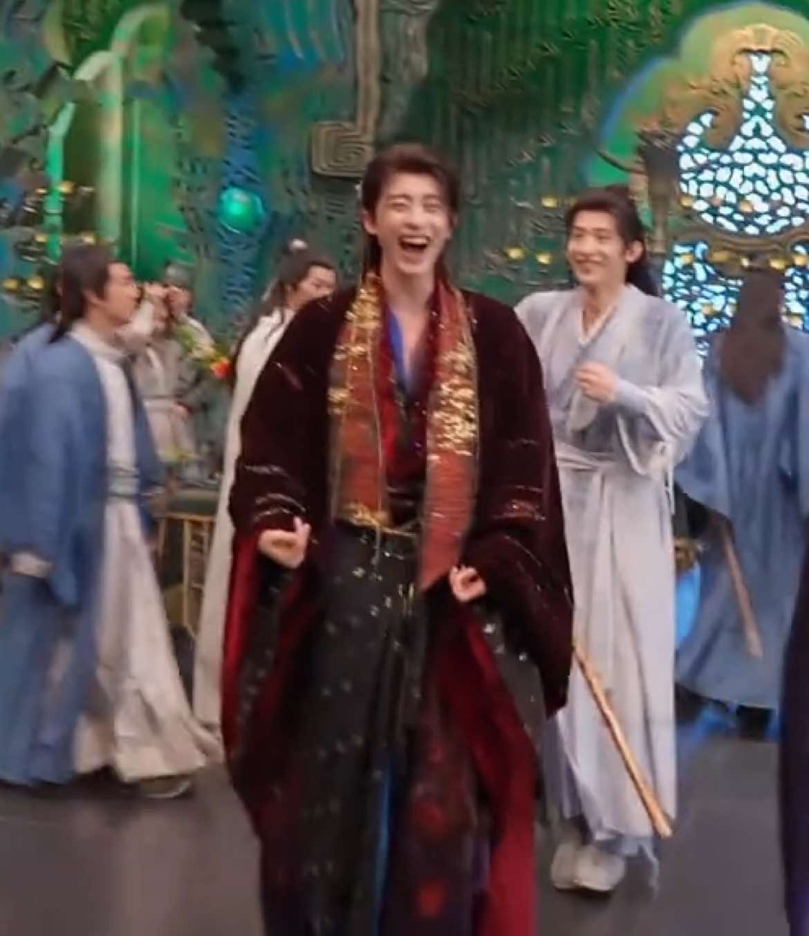 Hậu trường nữa nè. Có một cây côn của chị Hoả mà đứa nào cx giành nha 💫  #arp #ngaothuybang #aoruipeng #ngaothụybằng #aoruipeng_95 #敖瑞鹏 #aoruipeng敖瑞鹏 #ngaothuybang_aoruipeng_敖瑞鹏 #bachnguyetphantinh #phanviet #moonlightmystique #白月梵星 