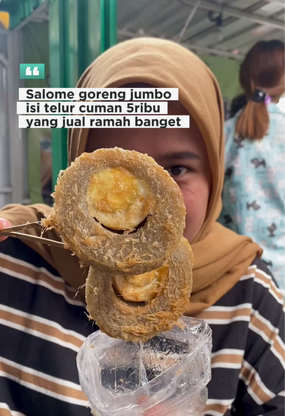 Nemuin salome goreng isi telur ayam di Wonosobo sepasang harganya cuman 5 ribu murah banget dijamen marem gais🥰 Selain salome goreng jumbo,ada salome goreng kecil isi telur puyuh dan salome isi telur puyuh uenak uneak gais👏🏼 Jangan lupa cobain dan larisin ya! 📍Salome telur puyuh (sebelum SPBU krasak Mojotengah Wonosobo) #wonosobo #kulinerwonosobo #wonosobohitz #wonosobozone #kulinerjogja #jogjaculinary #jogjafood #jogjaistimewa #jogja #kulinerjogjamurah #jogjakuliner #jogjainfo #jogjahits #kulinerjogjakarta #jogjajateng #prabowo #gibran #jokowi #jogja24jam #wonosobohits 