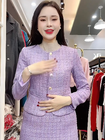 Tôn dáng, giữ ấm, và vẫn thật thời thượng! Áo khoác dạ text cổ tròn – item nên có trong mùa đông này. #nkfashion #thoitrangcongso #aokhoacda #chanvayxinhxinh #setdoxinh #xuhuong #OOTD