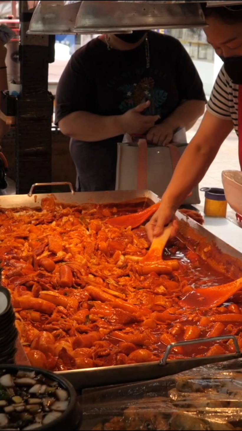 Ultimate Tteokbokki Made on a Giant Iron Griddle - Korean Street Food  location https://goo.gl/maps/6oQi6XAVPUWYEQ4m9 address 26-2, Jungang-ro 83beon-gil, Yeongju-si, Gyeongsangbuk-do, Yeongju Raentteok #tteokbokki