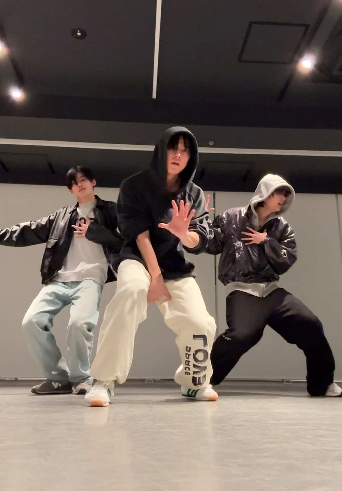 go 𝒄𝒓𝒂𝒛𝒚 #andTEAM #EJ #JO #TAKI