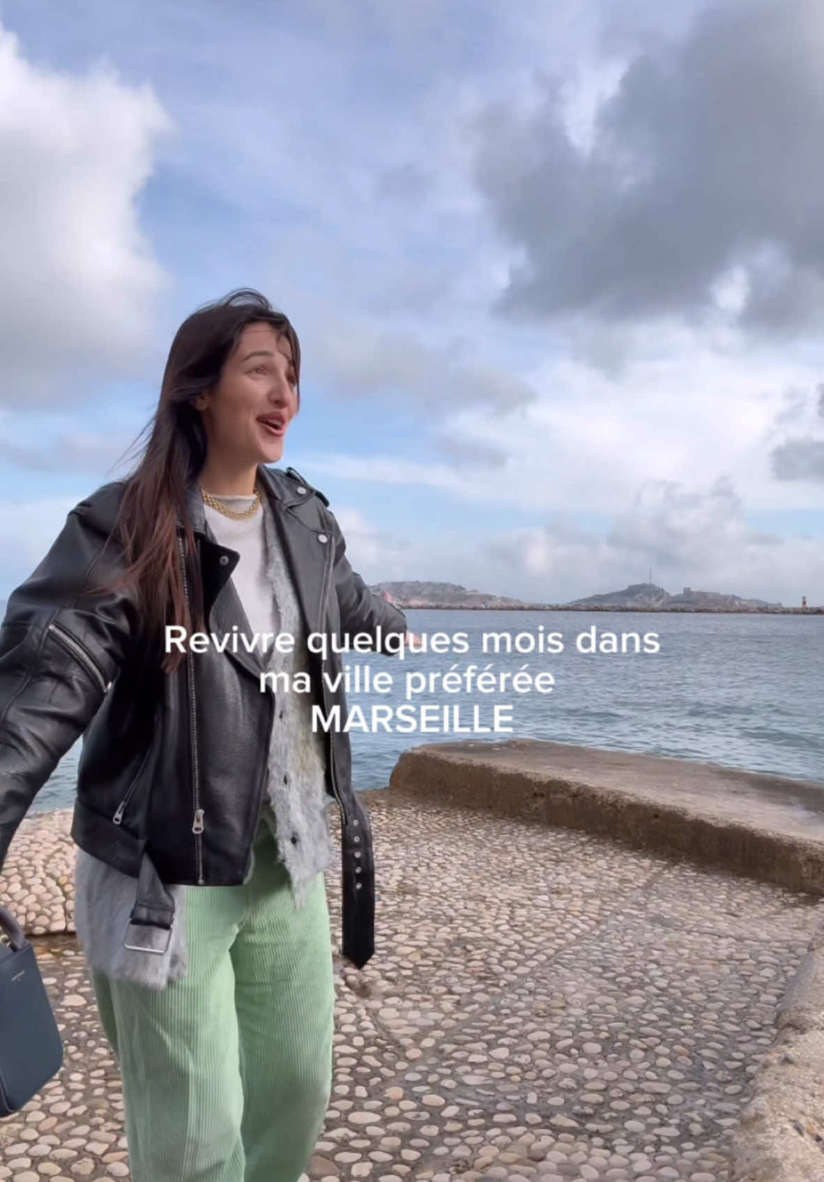 Le petit changement de l’année. Je vous explique tout en story sur Instagram mais je suis là jusqu’au mois de mai, l’idée c’est de re tester la vie ici pour trouver un logement à terme et y vivre 🧡🧡🧡 #marseille 
