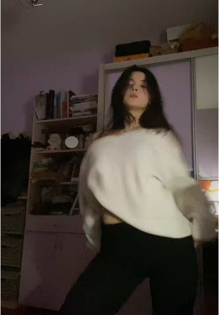 Yeni bağımlılığım #dans #dancechallenge #overandover #overandoverdance *fake everything*